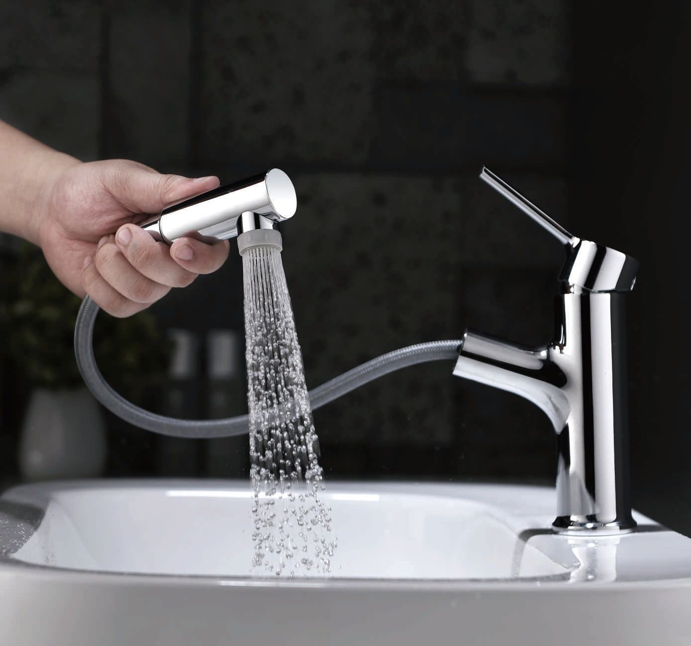 Смеситель для умывальника с выдвижной лейкой Ledeme L1055-25