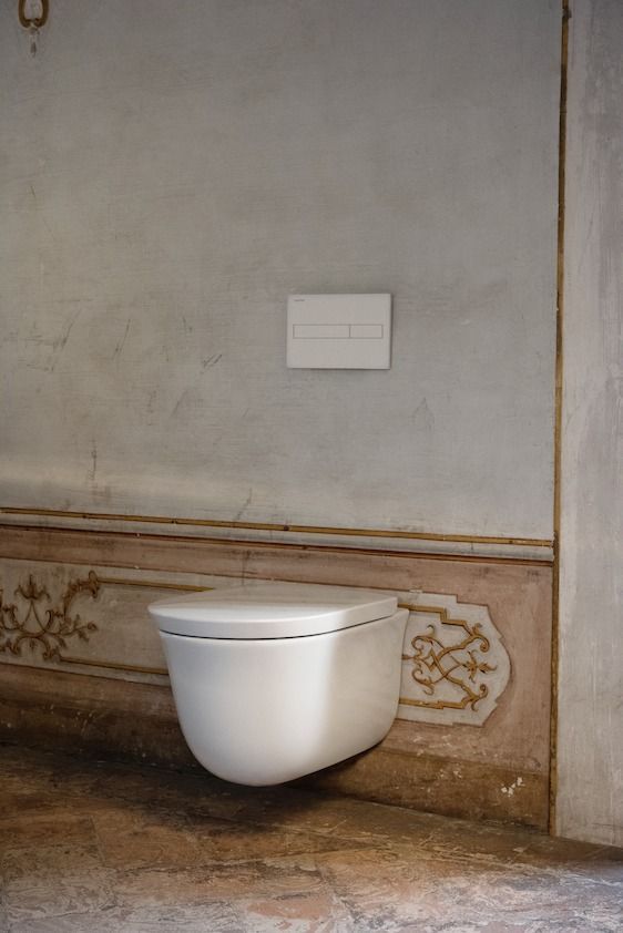 Подвесной унитаз безободковый Laufen The New Classic Rimless, 8.2085.1.000.000.1