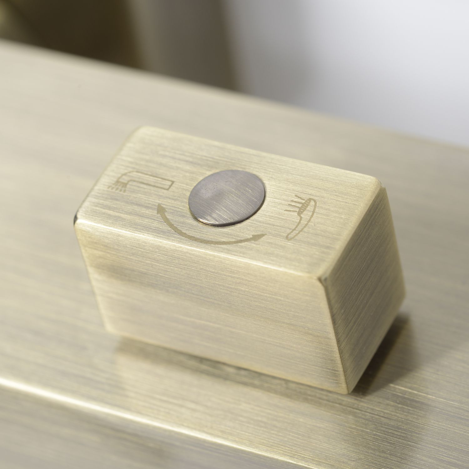 Смеситель для ванны с коротким изливом WasserKRAFT Exter, 1601