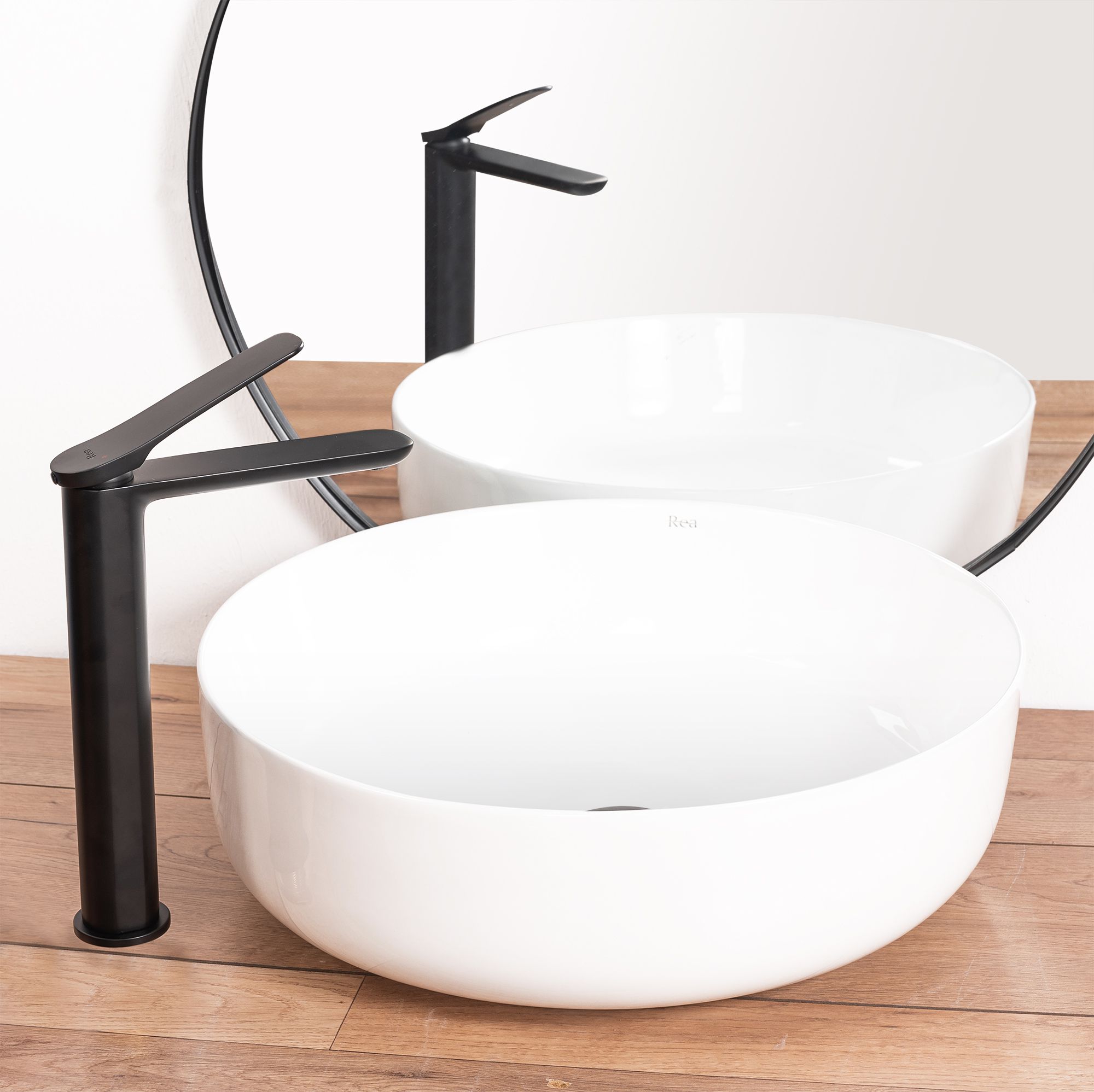 Смеситель для умывальника Rea Creek Black, REA-B8404