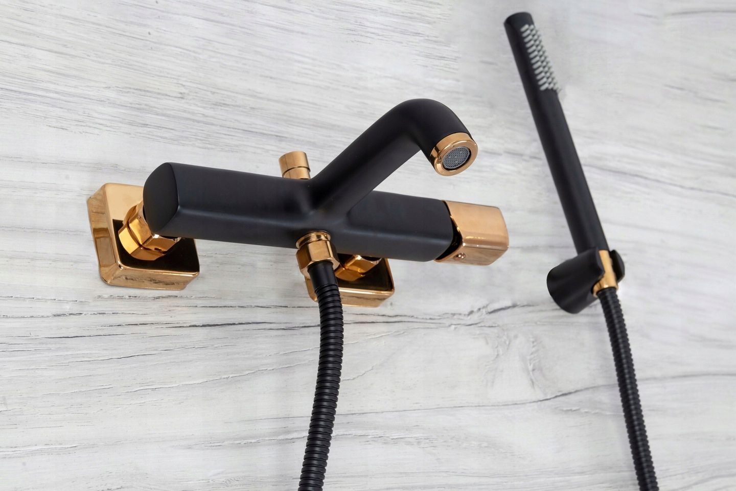 Смеситель для ванны Rea Salto Black Gold, REA-B6352