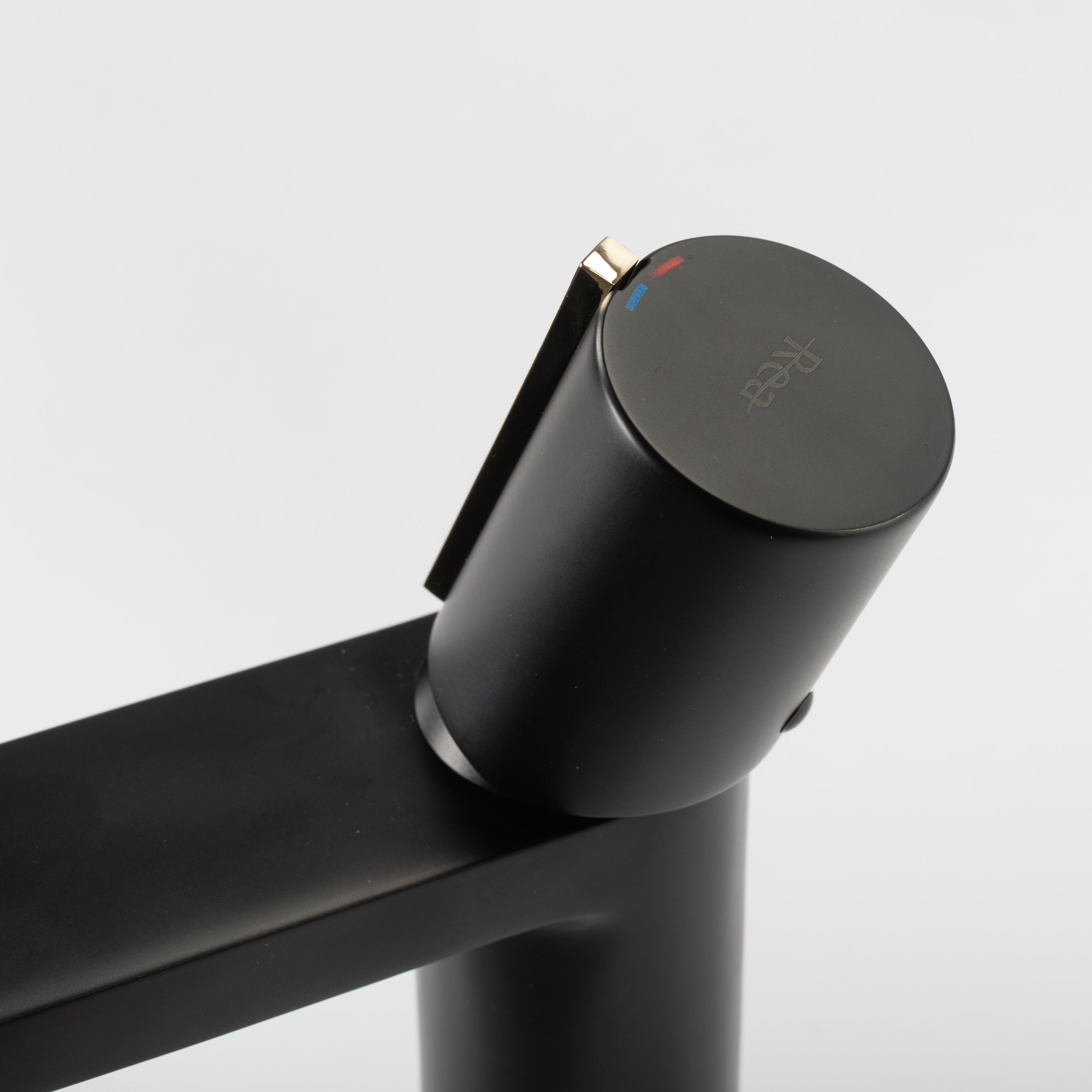 Смеситель для умывальника Rea Icon Black/Gold, REA-B5680