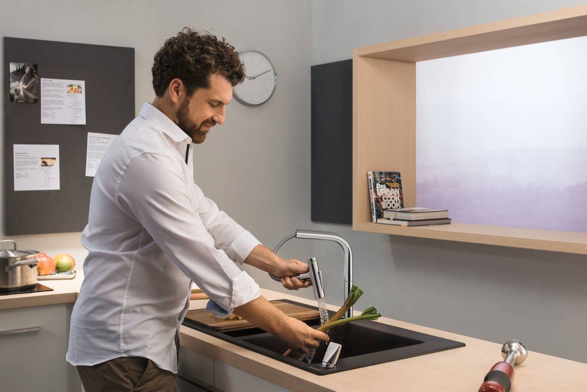 Кухонный смеситель Hansgrohe Metris Select M71-200 с душем sBox, 73818000