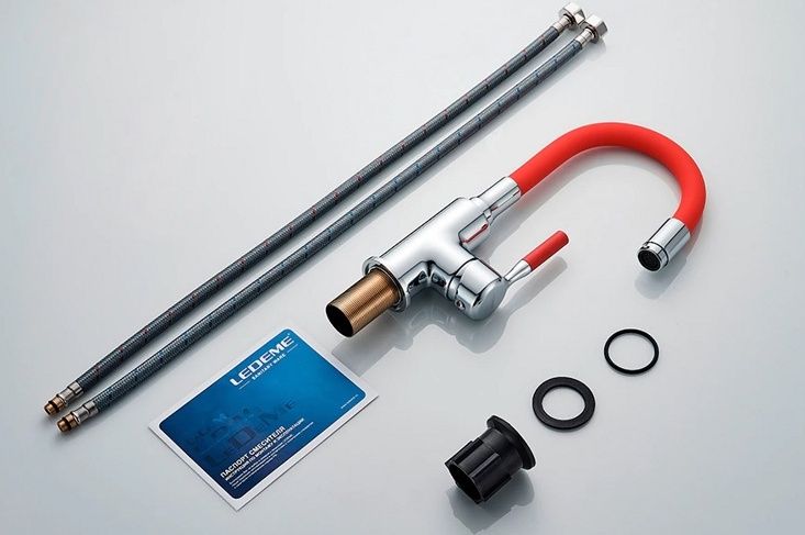 Смеситель для умывальника с гибким изливом красный/хром Ledeme L1399-1