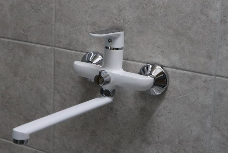 Смеситель для ванны белый Ledeme L2277W