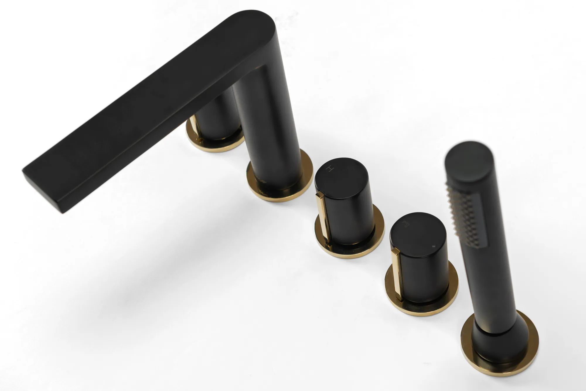 Смеситель на борт ванны Rea Icon Black, REA-B3622