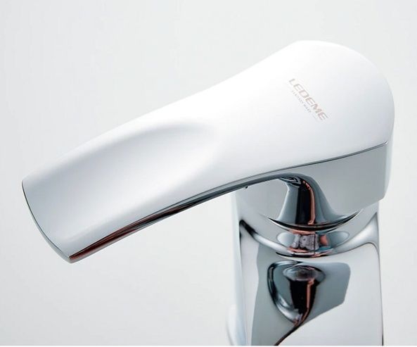 Смеситель для умывыльника с лейкой Ledeme L1264