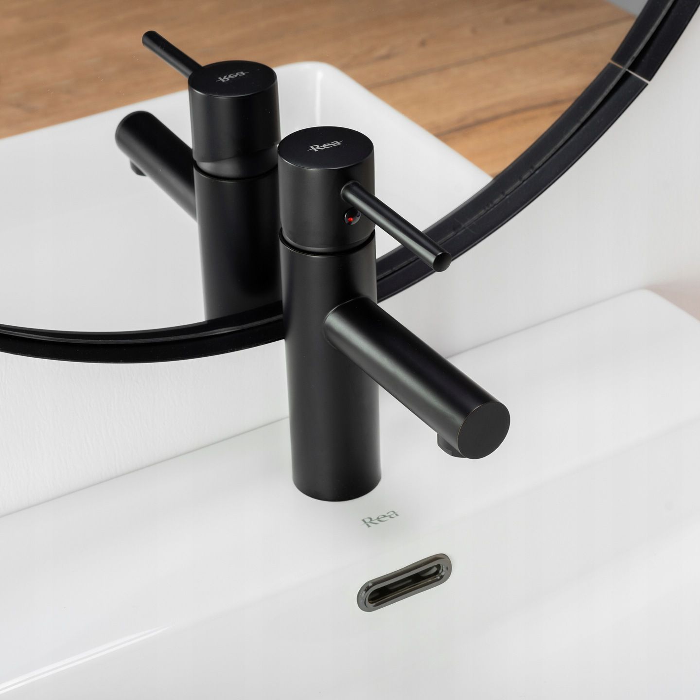 Смеситель для умывальника Rea Tess Black, REA-B8881