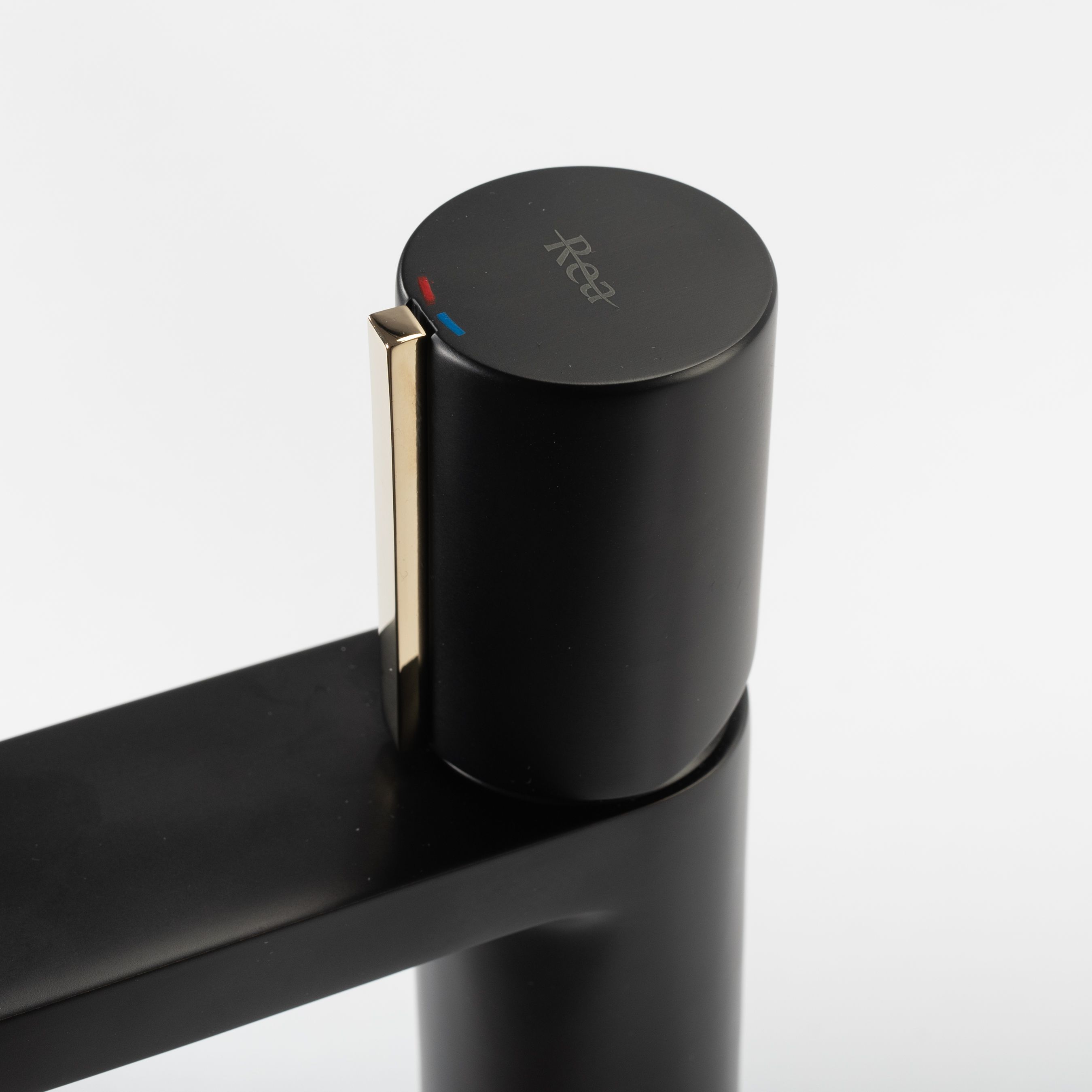 Смеситель для умывальника Rea Icon Black/Gold, REA-B5680