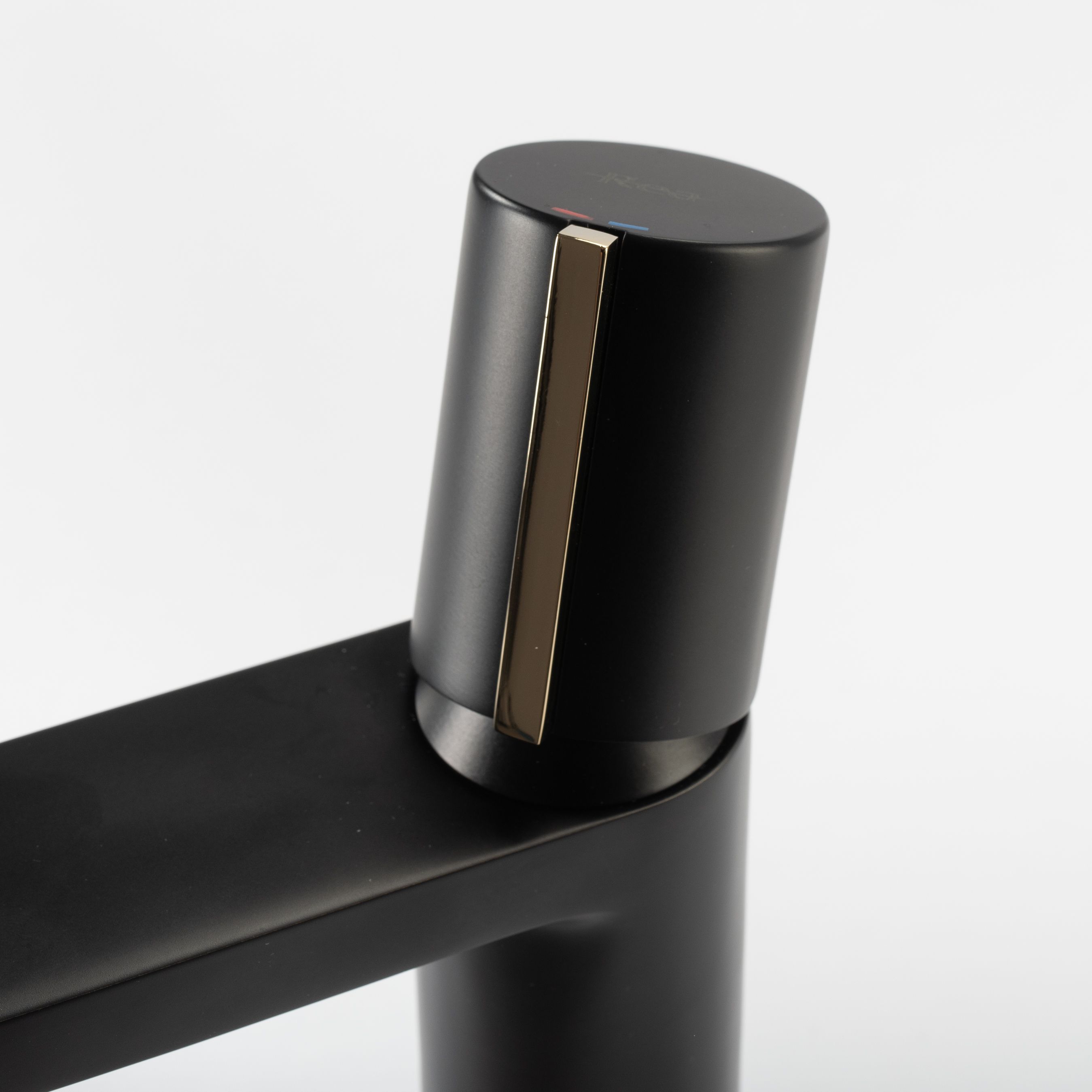 Смеситель для умывальника Rea Icon Black/Gold, REA-B5680
