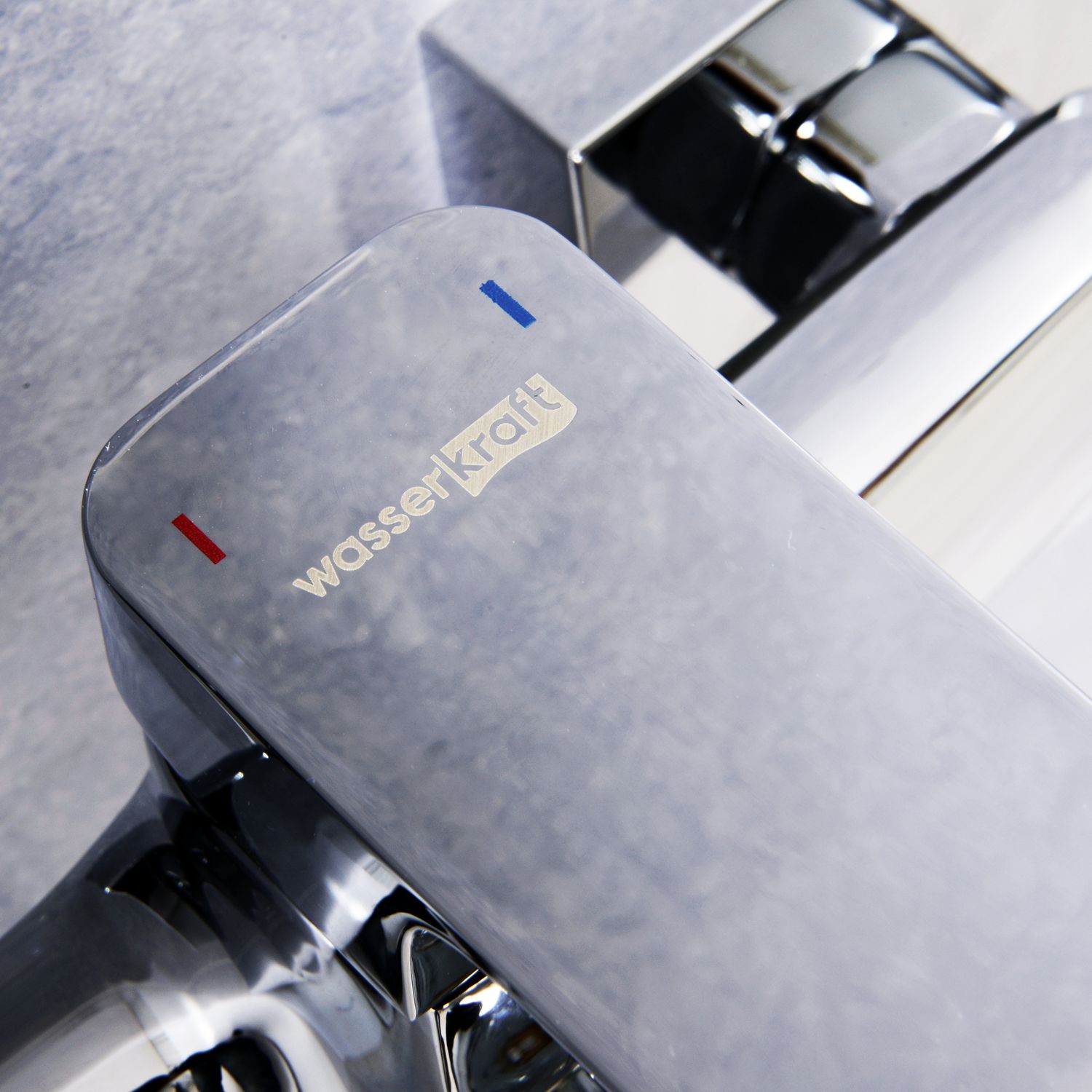 Смеситель для ванны с коротким изливом WasserKRAFT Salm, 2701