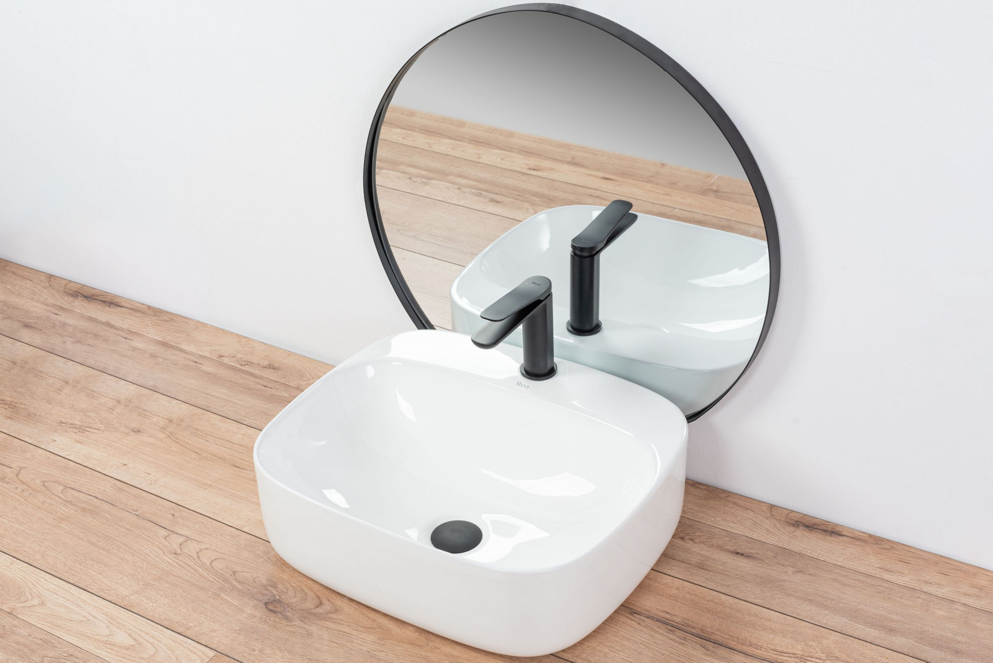 Смеситель для умывальника Rea Creek Black, REA-B8403