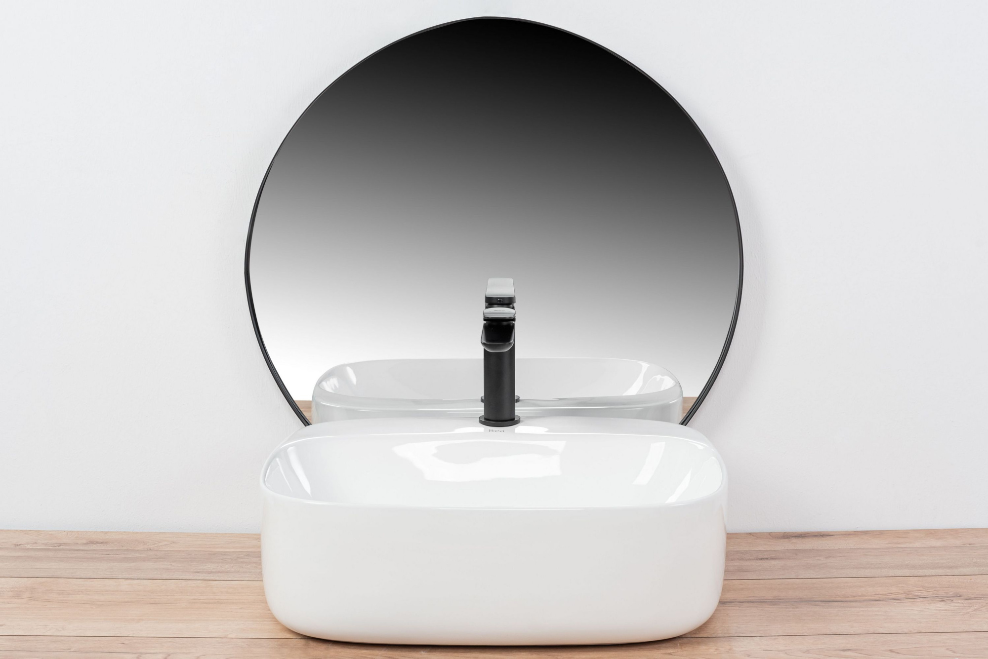 Смеситель для умывальника Rea Creek Black, REA-B8403